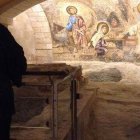 Bajo la iglesia de San José en Nazaret, hay este horno-cocina en la roca, donde quizá cocinaba María... la casa de Nazaret