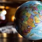 El pensamiento social cristiano no se refiere a hombres abstractos de una humanidad abstracta, sino a hombres  concretos y reales, nacidos en el seno de una nación y una cultura concretas. Foto: Kyle Glenn / Unsplash.