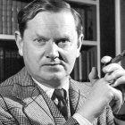 Evelyn Waugh consagró una novela al mártir San Edmundo Campion (1540-1581).