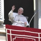 El Papa presidió el rezo del Ángelus desde el balcón que da a la Plaza de San Pedro / Vatican Media
