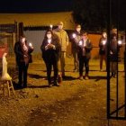 Chilenos rezan ante su parroquia el 13 de mayo... el Gobierno permite solo 10 personas en edificios de culto, incluso si son enormes