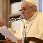 El Papa Francisco, en su catequesis desde la Biblioteca Apostólica, enseña a hacer lectio divina, un método tradicional de orar con la Biblia