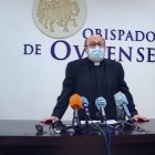 Francisco José Prieto Fernández, nuevo obispo auxiliar de Santiago de Compostela, explicó su nombramiento acompañado por el obispo de Orense, donde ha desarrollado su ministerio