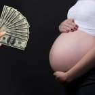 Vientres de alquiler, un lucrativo negocio en que personas ricas compran bebés de mujeres pobres