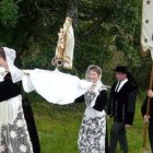 Una procesión a un santuario mariano en Bretaña, la región que mantiene vivos más santuarios de la Virgen