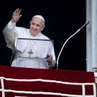 El Papa presidió el rezo del Ángelus en la fiesta de la Santísima Trinidad
