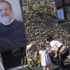 Ofrenda floral al sacerdote Olivier Maire asesinado en en Saint-Laurent-sur-Sèvre.