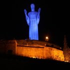 Estatua del Cristo del Otero de Palencia, iluminado de noche | diariodevalladolid.elmundo.es