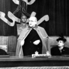 Zacarías de Vizcarra (1880-1963), durante una conferencia. En 1941, bajo el impulso del cardenal Isidro Gomá, puso en marcha la revista «Ecclesia», órgano oficioso del episcopado español hasta hoy.