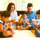 La oración en familia es una forma fundamental de poner a Dios en el centro de la vida y de la sociedad. Foto: Fides Diario Digital.