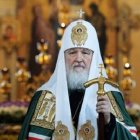 Cirilo, Patriarca de la Iglesia Ortodoxa Rusa, está enfrentado a la nueva Iglesia Ucraniana, a Constantinopla, Grecia y Alejandría...