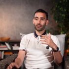 Gray tenía todo lo que necesitaba desde un punto de vista material... y carecía de lo que más necesitaba desde el punto de vista espiritual: el amor.