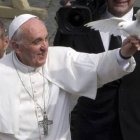 Francisco señala que la paz requiere arquitectos y artesanos, desarme, educación y diálogo entre jóvenes y mayores