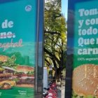 "Tomad y comed todos de él" o "Carne de mi carne" son algunas de las citas usadas de forma blasfema para anunciar productos veganos en Jueves Santo por Burger King.