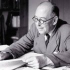 C.S.Lewis sigue siendo un escritor muy popular, por sus cuentos de Narnia, por sus libros de teología y por sus ensayos culturales firmes y divulgativos