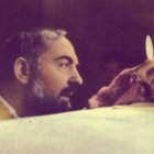 El Padre Pío experimentaba en la Eucaristía los sufrimientos de Cristo en el Calvario a través de los estigmas que llevaba en su cuerpo