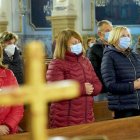 Fieles ucranianos en Valencia rezan por la paz en la parroquia del Pilar - foto Alberto Sáiz, agencia Avan