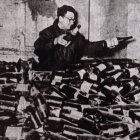 Don Joaquín Sancho fue conocido por reunir miles y miles de botellas para sacar fondos para construir viviendas para los más pobres.