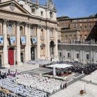 La Plaza de San Pedro en la canonización de María Rivier, Tito Brandsma, Carlos de Foucauld