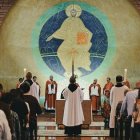 La gente tiene muchas alternativas antes que ir a misa... o no. - Foto de Mateus Campos Felipe en Unsplash