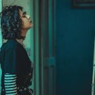 Joven sola y agobiada, foto de Elyas Pasban para Unsplash