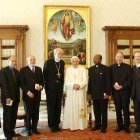 Benedicto XVI con una delegación internacional de líderes luteranos en 2005