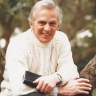 El Hermano Andrés posa para una foto de Open Doors, la organización que creó y ayuda a los cristianos perseguidos