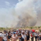 Miles de personas tuvieron que ser desalojadas de Puy du Fou el viernes debido al incendio que avanzaba rápidamente hacia el parque