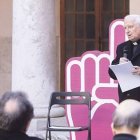 El cardenal Cañizares en un acto de apoyo a la libertad de enseñanza en Valencia, en la campaña Yo Elijo de 2022 - foto Paraula