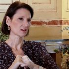 Catherine L'Ecuyer es madre de familia, doctora en Educación y una gran divulgadora: "Las pantallas reducen la atención y crean más impulsividad en los alumnos".