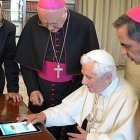 En 2011 Benedicto XVI envió el primer tuit y en 2012 se presentó oficialmente la cuenta Pontifex
