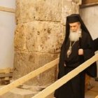 Los patriarcas armenio y griego de Jerusalén y el Custodio franciscano en las excavaciones del Santo Sepulcro - foto Custodia Tierra Santa