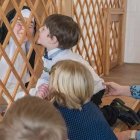 Grace, en el monasterio recibiendo la visita de algunos de sus sobrinos / Fotos Arlington Catholic Herald