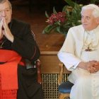 El cardenal Pell con el Papa Benedicto XVI en 2008 en la JMJ de Sídney