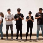 Los algoritmos de las redes sociales están concebidos para retener la atención del adolescente el mayor tiempo posible con una finalidad comercial. Foto: Creative Christians / Unsplash.