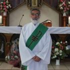 Jorge Leng cuando era diácono permanente; con 75 años lo han ordenado sacerdote