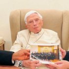 El Papa emérito recibió al coordinador para África del Instituto que lleva su nombre.