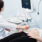 La ecografía y el latido fetal visibilizan al feto... y eso enfurece a la industria del aborto