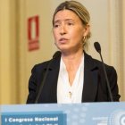María Calvo es profesora universitaria y autora de diversos libros sobre temas educativos y defensa de la equidad entre el hombre y la mujer.