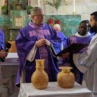 Francis Patton, Custodio de Tierra Santa, bendice los óleos de Betania en el Lunes Santo de 2023