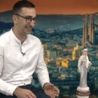 En tan solo tres años, David Martínez Díaz pasó de profesar el ateísmo y el materialismo a recibir cinco sacramentos de la Iglesia, casarse y convertirse a la fe, buscando "devolver" las gracias recibidas.