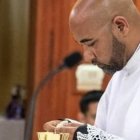 El sacerdote fue detenido por la Policía el 3 de abril, Lunes Santo, al término de la Misa Crismal. Las autoridades presentaron falsas acusaciones contra él, lo llevaron a la frontera con Honduras y lo abandonaron a su suerte.