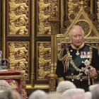 Una de las innovaciones más importantes de esta coronación es que el rey reza públicamente, para que todos puedan oírle. Esta oración tiene lugar inmediatamente después del juramento.