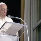 "Como abogado nuestro, nos defiende de quien nos acusa. De nosotros mismos, cuando no nos queremos y no nos perdonamos", dijo el Papa desde el balcón del Palacio Apostólico.