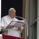 Francisco invitó a hacer con frecuencia la señal de la Cruz para recordar la Trinidad y sentirla como un abrazo de comunión de amor.