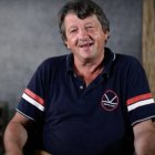 "Llegamos a un lugar donde alquilaban una habitación. Había un señor en lo alto de una escalera. Siempre recordaré el cartel que tenía detrás", comenta Jean-Claude en la web Dècouvrir Dieu.