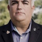 Oscar Delgado fue corresponsal de guerra, vio muchas cosas malas, y quiere reconquistar terreno al demonio impulsando la devoción a los arcángeles
