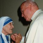San Juan Pablo II y Santa Teresa de Calcuta son dos santos de las últimas décadas y ejemplos para los cristianos de hoy.