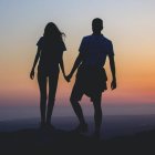 Una relación con vocación de permanencia y de aceptación de las consecuencias va más allá del puro intercambio sexual sin compromiso. Foto: Caleb Ekeroth / Unsplash.