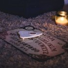 Jugar a la güija es arriesgarse a abrir la puerta a los demonios. Foto: James Fitzgerald / Unsplash.